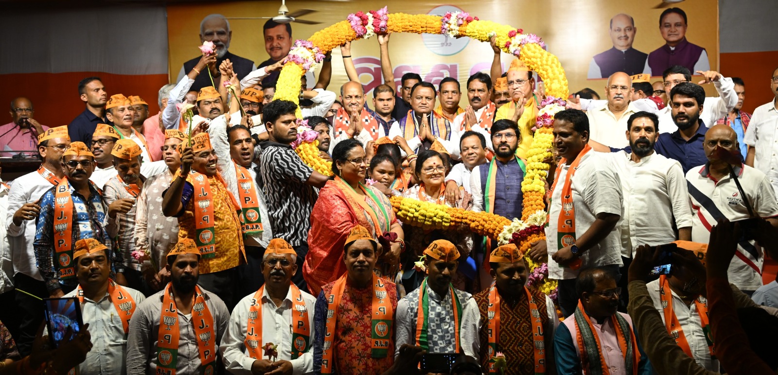 ରାଜ୍ୟ କାର୍ଯ୍ୟାଳୟରେ ସମବାୟବିତ୍‌ଙ୍କ ମହାମିଶ୍ରଣ