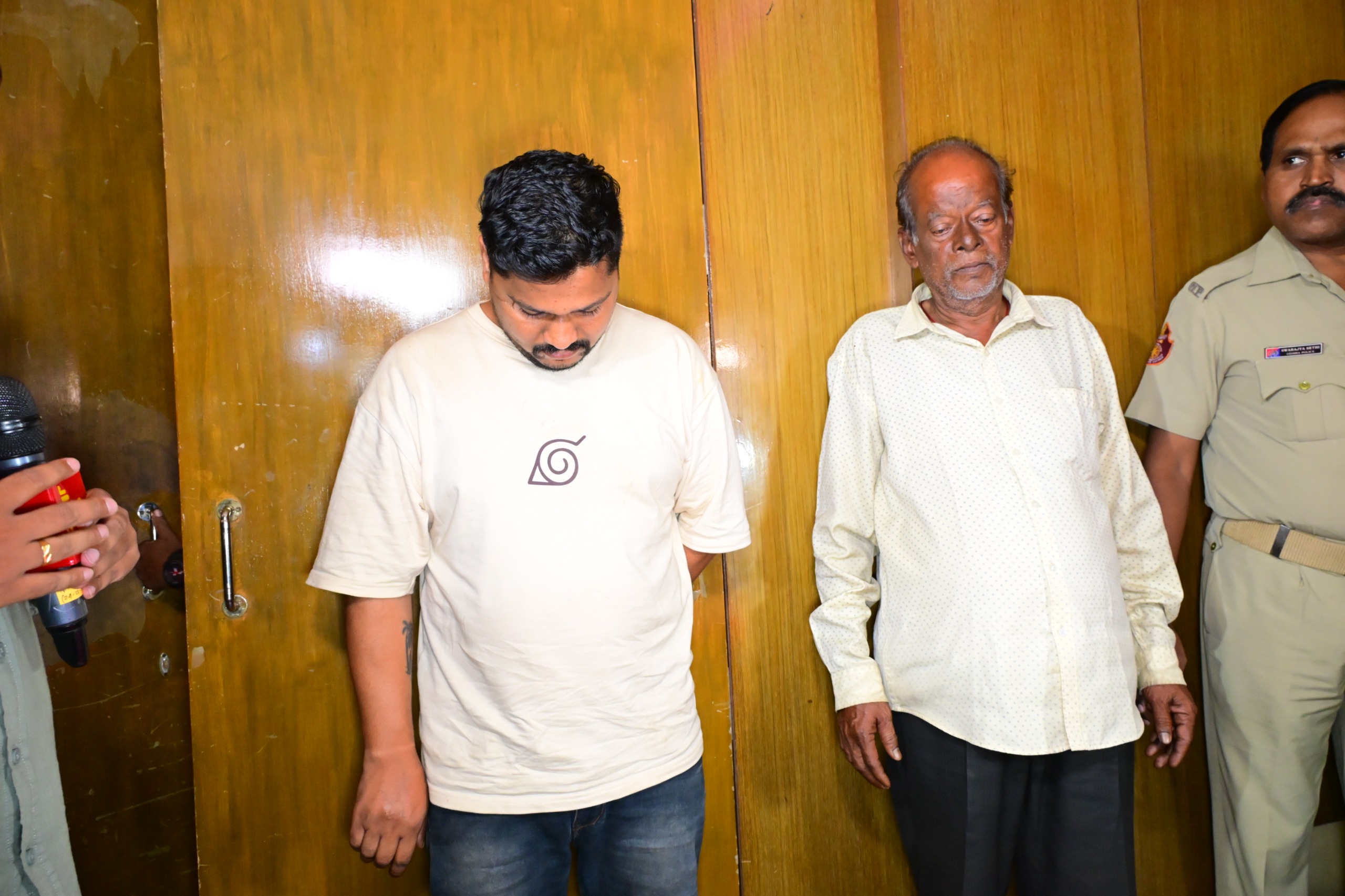 ଲୁଟ୍‌ କରି ଅଏସ କରୁଥିଲେ ଦମ୍ପତି ; ଧରାପଡ଼ିଲେ ଚେନ୍‌ ଝାମ୍ପୁଥିବା ଲୁଟେରା ଗ୍ୟାଙ୍ଗ