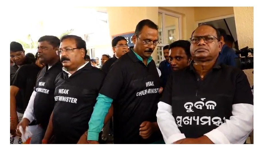 ବିଜେଡିର ନିଆରା ପ୍ରତିବାଦ, କଳା ଡ୍ରେସ୍ ପିନ୍ଧି ଜୋରଦାର ବିରୋଧ